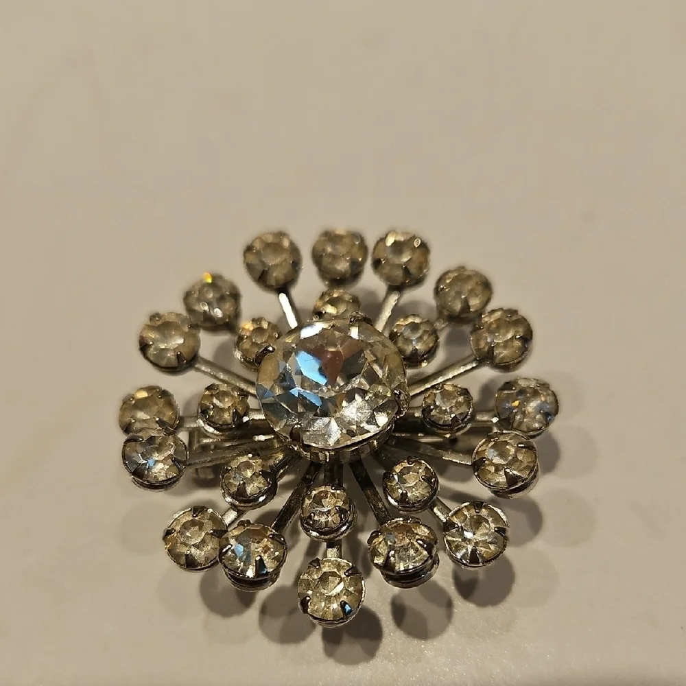 Vintage Brilliant Rhinestone & Silvertone Brooch